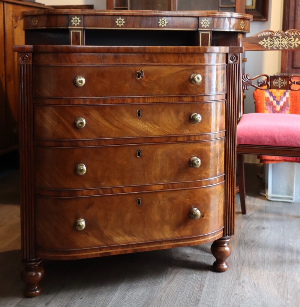 Mahogany chest of drawers niche size.