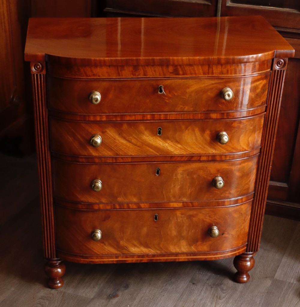 Mahogany chest of drawers niche size. View II