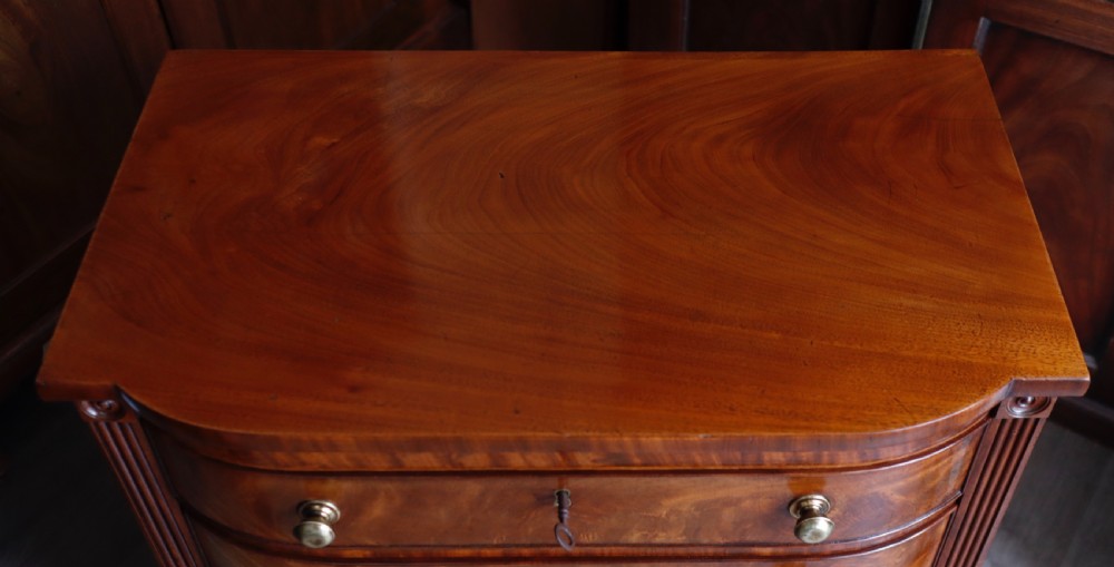 Mahogany chest of drawers niche size. View III