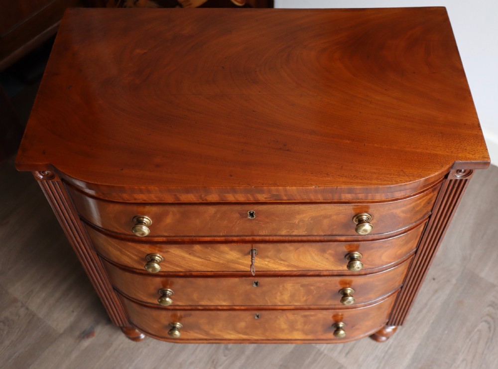 Mahogany chest of drawers niche size. View V