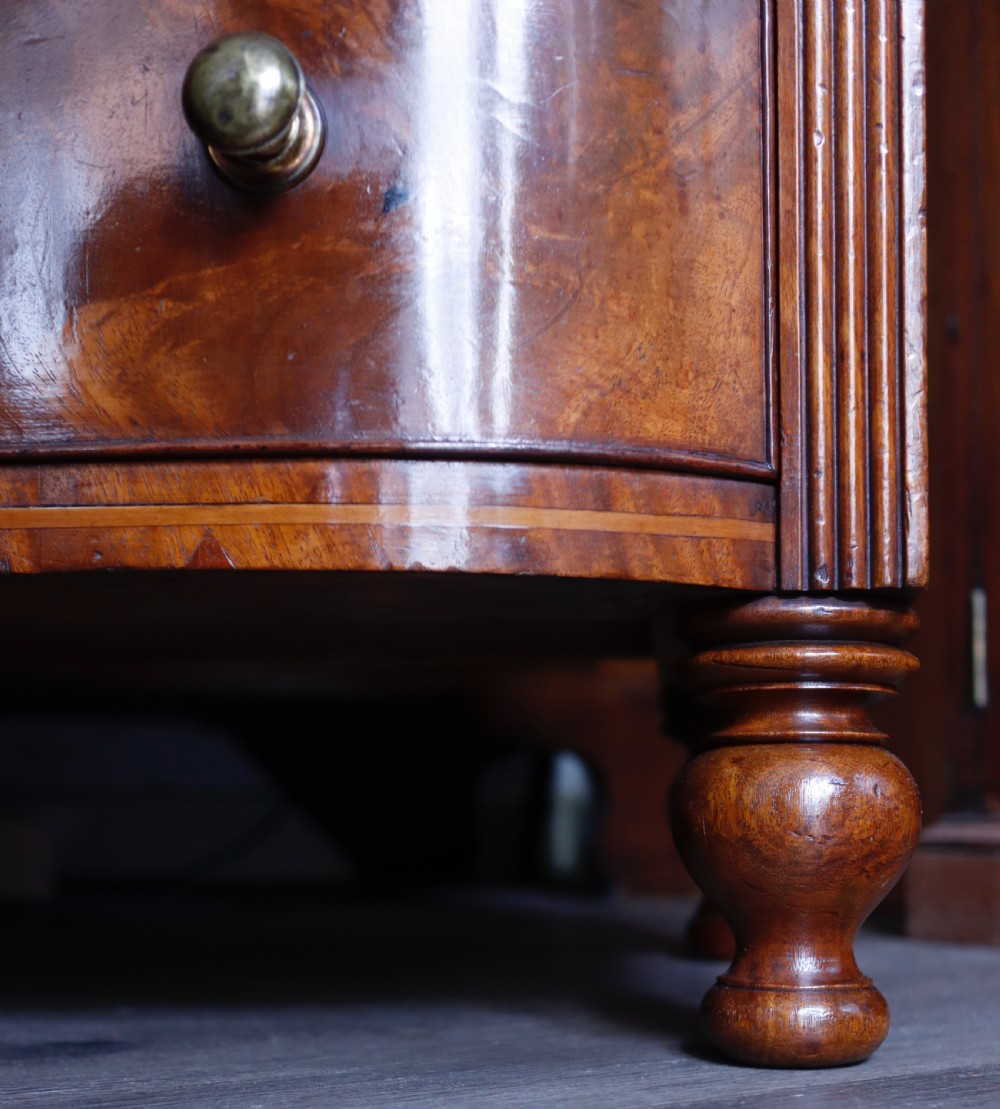 Mahogany chest of drawers niche size. View X