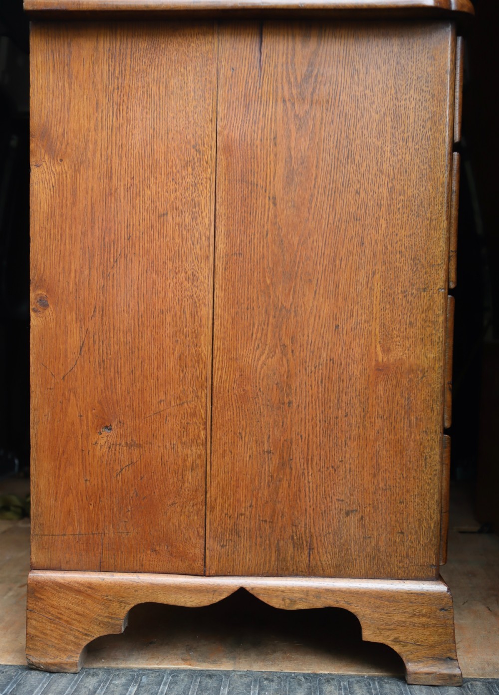 Oak kneehole desk. View V