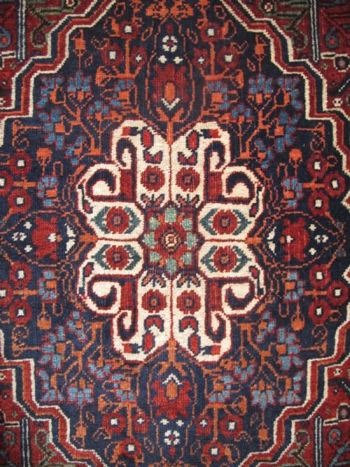 ATTRACTIVE ANTIQUE QASHQAI RUG DEPICTING PILLARS OF PERSEPOLIS - ADDITIONAL PHOTO 5