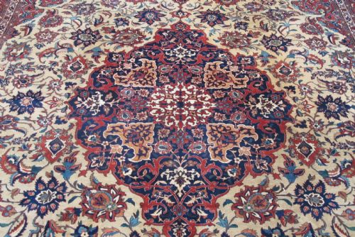 VERY FINE ANTIQUE ISFAHAN CARPET 398M X 274M - ADDITIONAL PHOTO 2