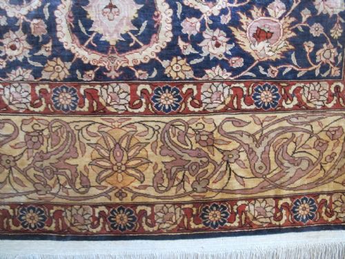 FINE TURKISH SILK RUG MID20TH CENTURY 193M X 129M - ADDITIONAL PHOTO 3
