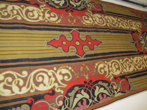 FINE EUROPEAN WOOL AND METAL THREAD TAPESTRY PANEL 332M X 096M - ADDITIONAL PHOTO 10