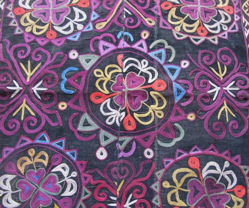 EXCEPTIONAL SILK EMBROIDERED MIRROR COVER CENTRAL ASIA CIRCA 1880 62CM X 57CM - ADDITIONAL PHOTO 1