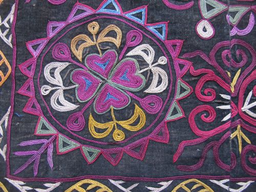 EXCEPTIONAL SILK EMBROIDERED MIRROR COVER CENTRAL ASIA CIRCA 1880 62CM X 57CM - ADDITIONAL PHOTO 2