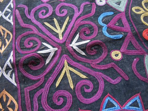 EXCEPTIONAL SILK EMBROIDERED MIRROR COVER CENTRAL ASIA CIRCA 1880 62CM X 57CM - ADDITIONAL PHOTO 9