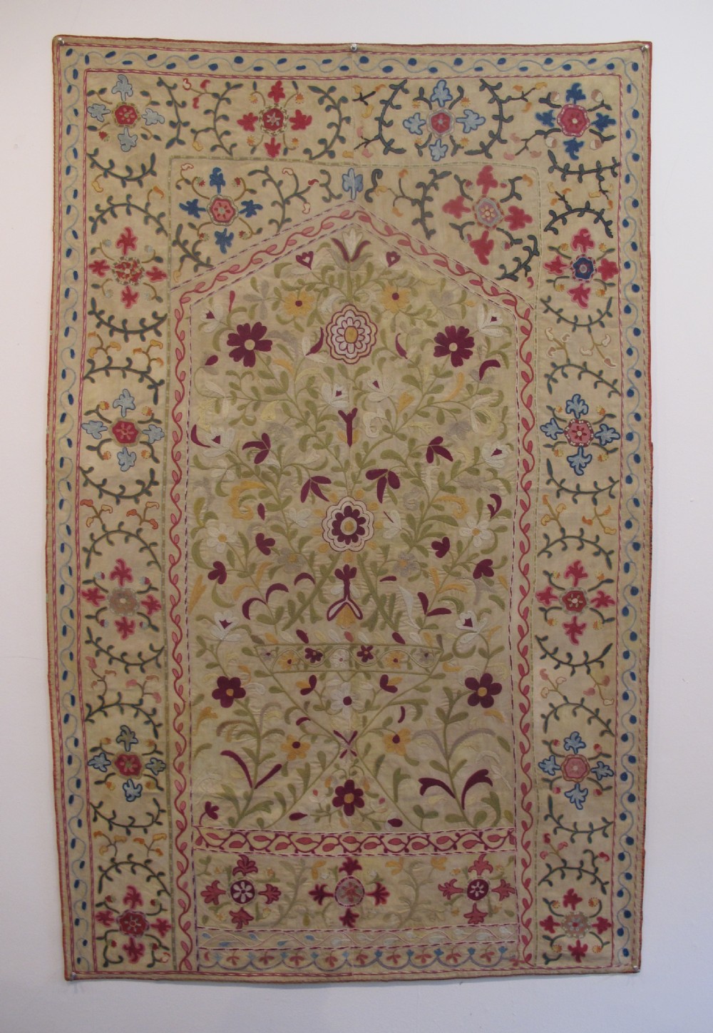 Pretty Uzbek Suzani, 1.47m x 0.92m 4'10