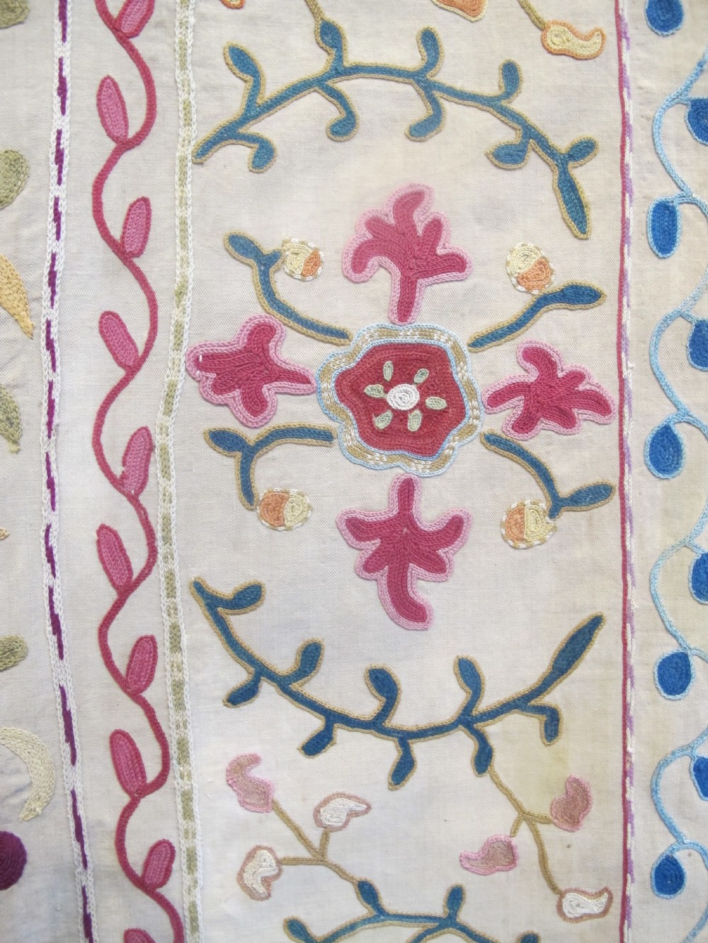 Pretty Uzbek Suzani, 1.47m x 0.92m 4'10