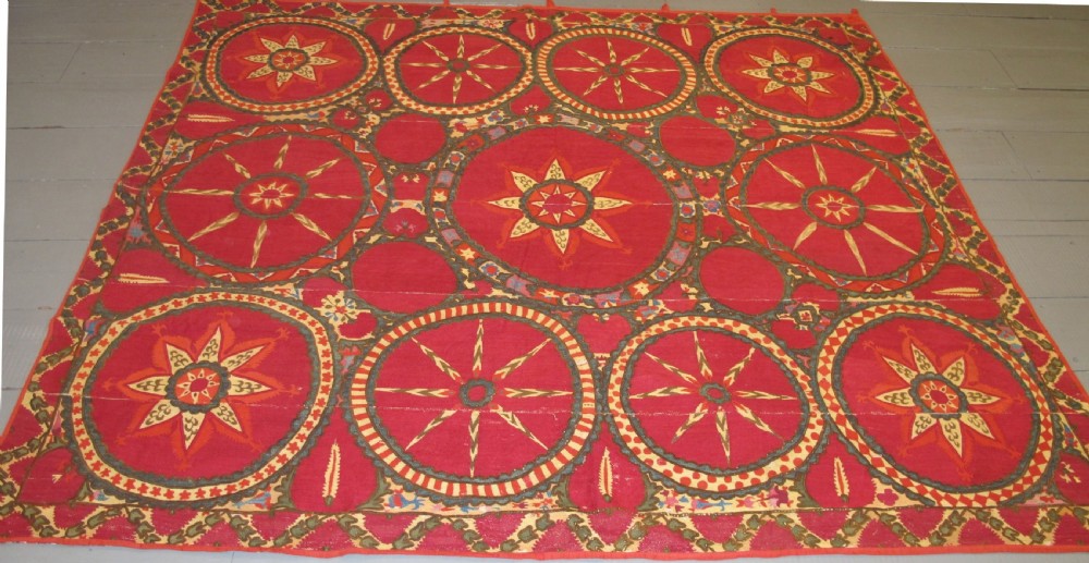 Fine Taskent Suzani, Uzbekistan, circa 1850, 2.43m x 2.17m