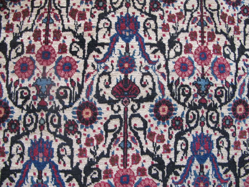 Fine East Persian Carpet, circa 1920, 3.06m x 2.12m (10' x 7') View IV