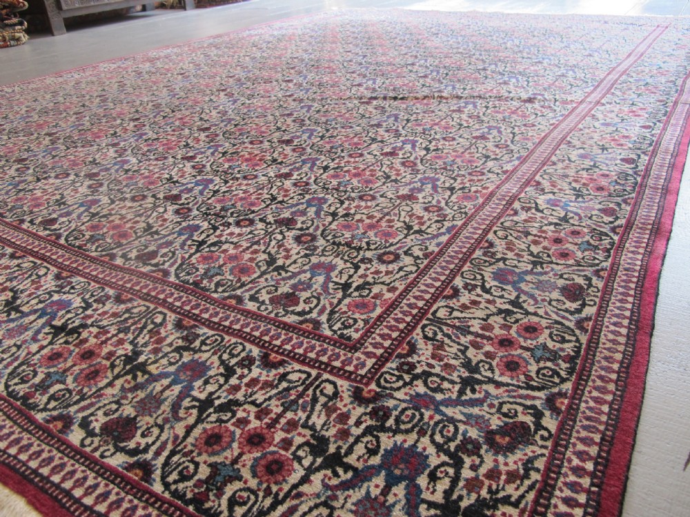 Fine East Persian Carpet, circa 1920, 3.06m x 2.12m (10' x 7') View VI