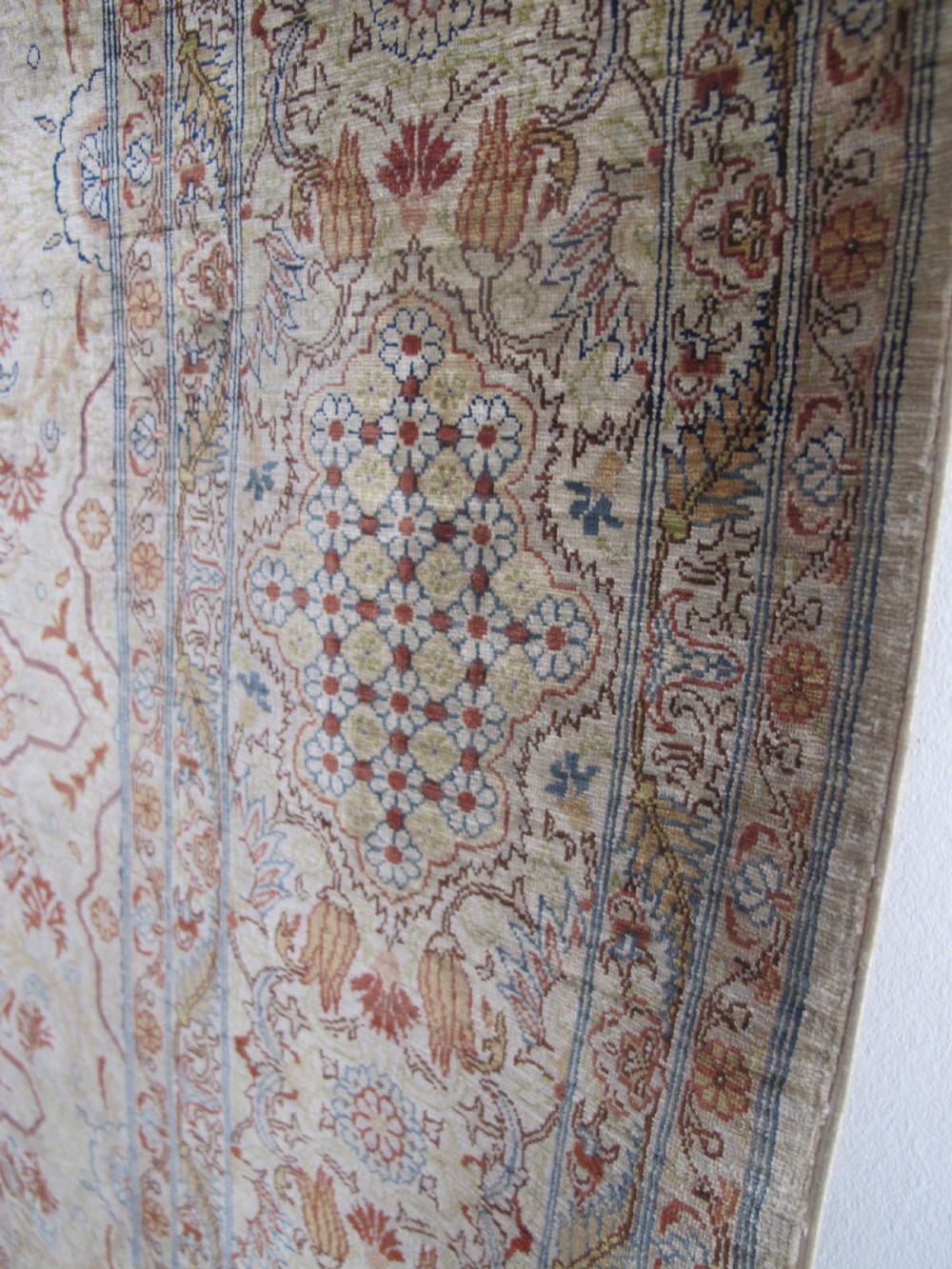 Fine Turkish Silk Rug, 1.86m x 1.30m, (6'1