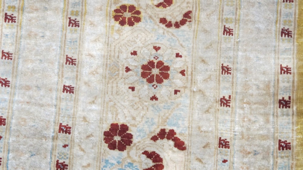 Fine Antique Tabriz Silk Rug, 1.60m x 1.25m View VIII