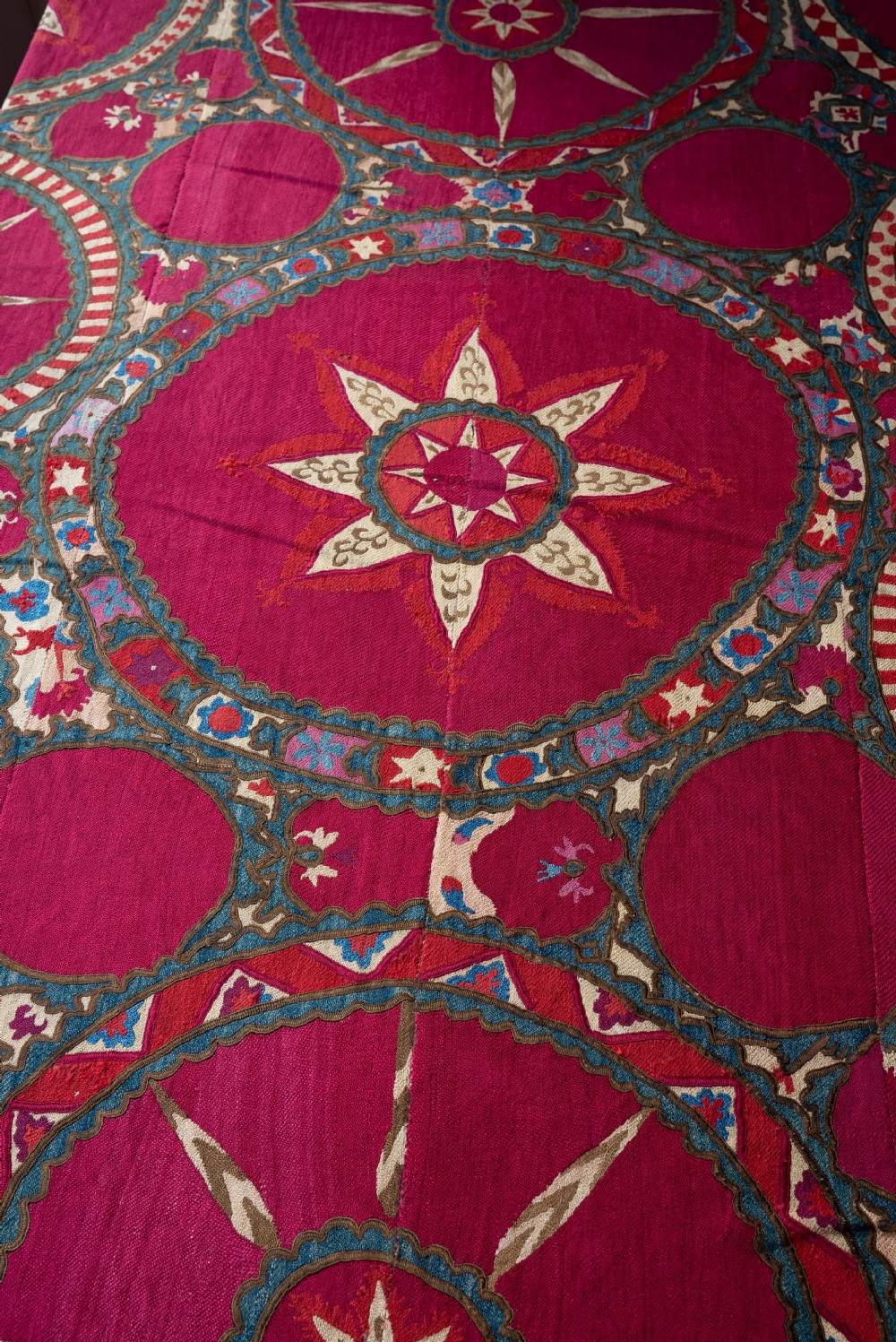 Fine Taskent Suzani, Uzbekistan, circa 1850, 2.43m x 2.17m View VIII