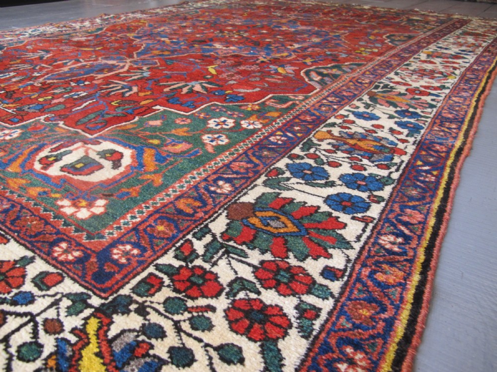 Charming Persian Baktiar Carpet, circa 1890, 3.14m x 2.23m View XIII