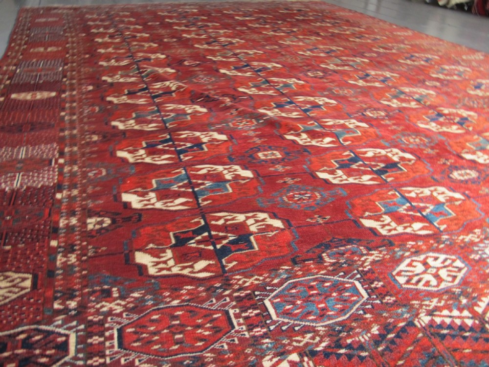 Fine Tekke Carpet, Central Asia, Circa 1880 2.90m x 2.19m View IV