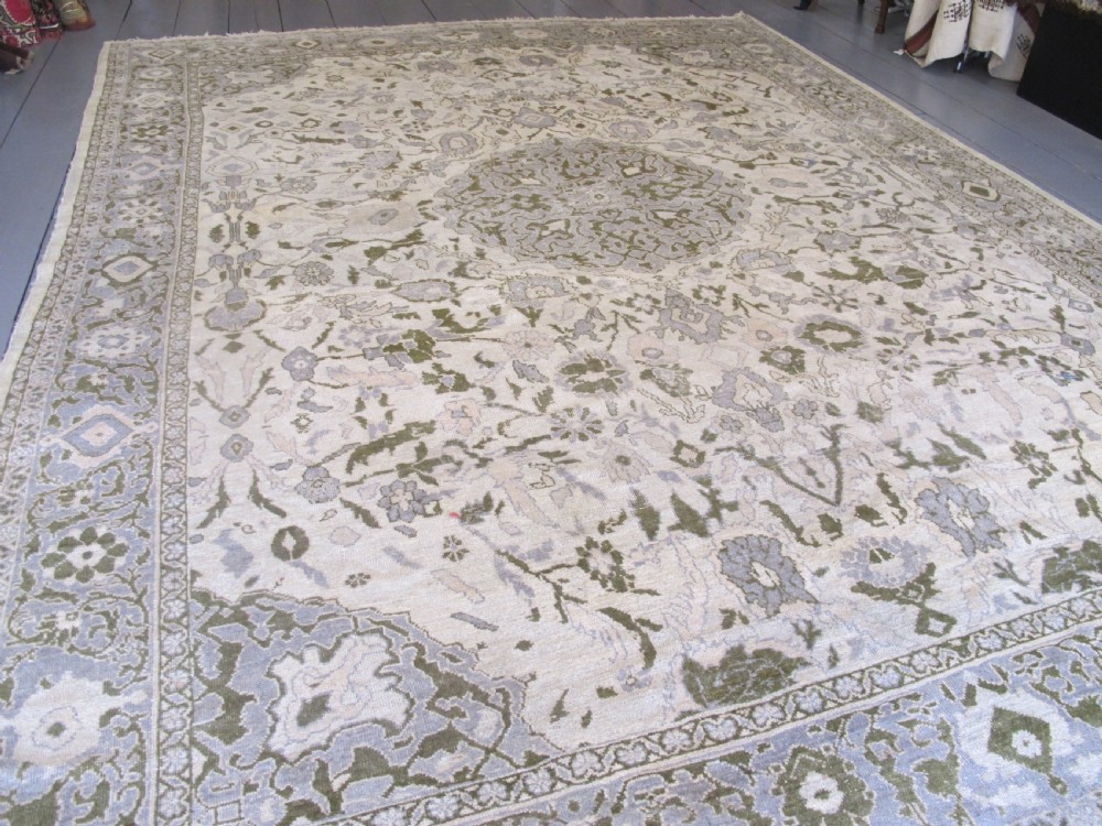 Pale Antique Ziegler Carpet, West Persia circa 1890, 4.30m x 3.20m View XII
