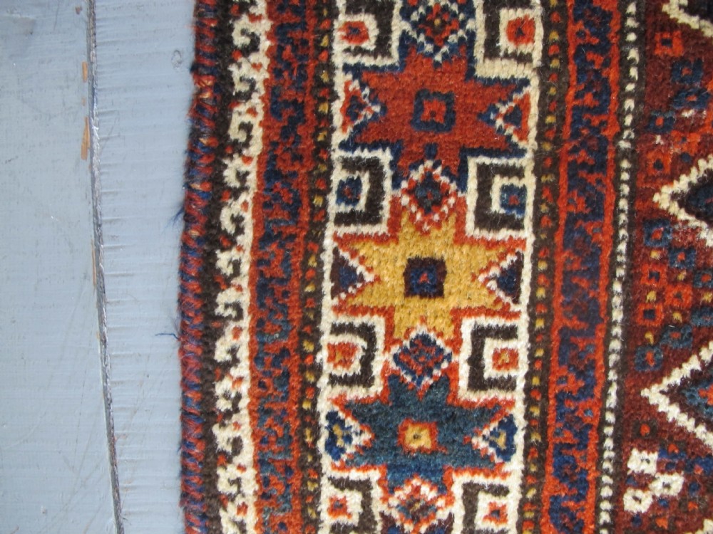 Very Pretty Persian Shiraz Rug 1.64m x 1.18m View IV