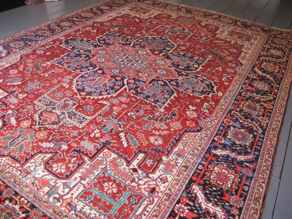 Very Handsome Heriz Carpet, Circa 1900, 3.80m x 3.00m View XI