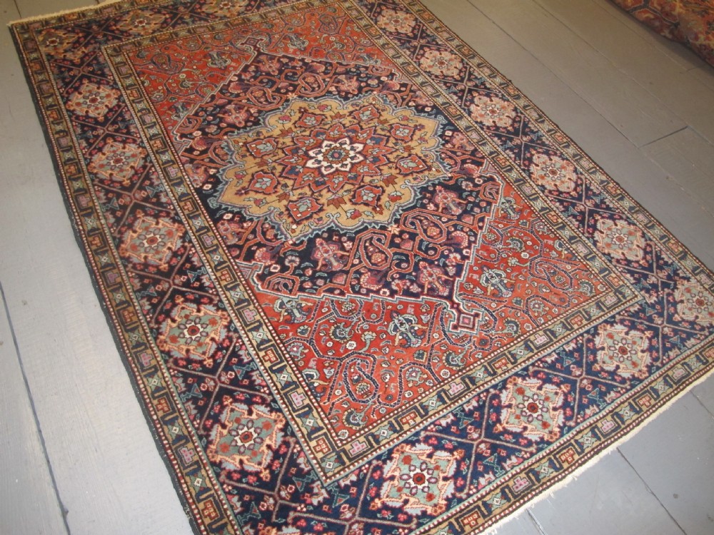 Fine Persian Medallion Rug, Circa 1900, 1.95m x 1.38m (76' x 54') View III