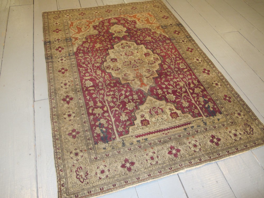 Fine Isfahan Rug, Central Persia, Circa 1890, 1.94m x 1.35m (6'4 x 4'4) View X
