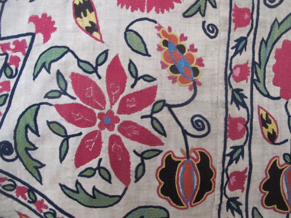 Exceptional Suzani, Uzbekistan, circa 1840, 2.17m x 1.77m View VII