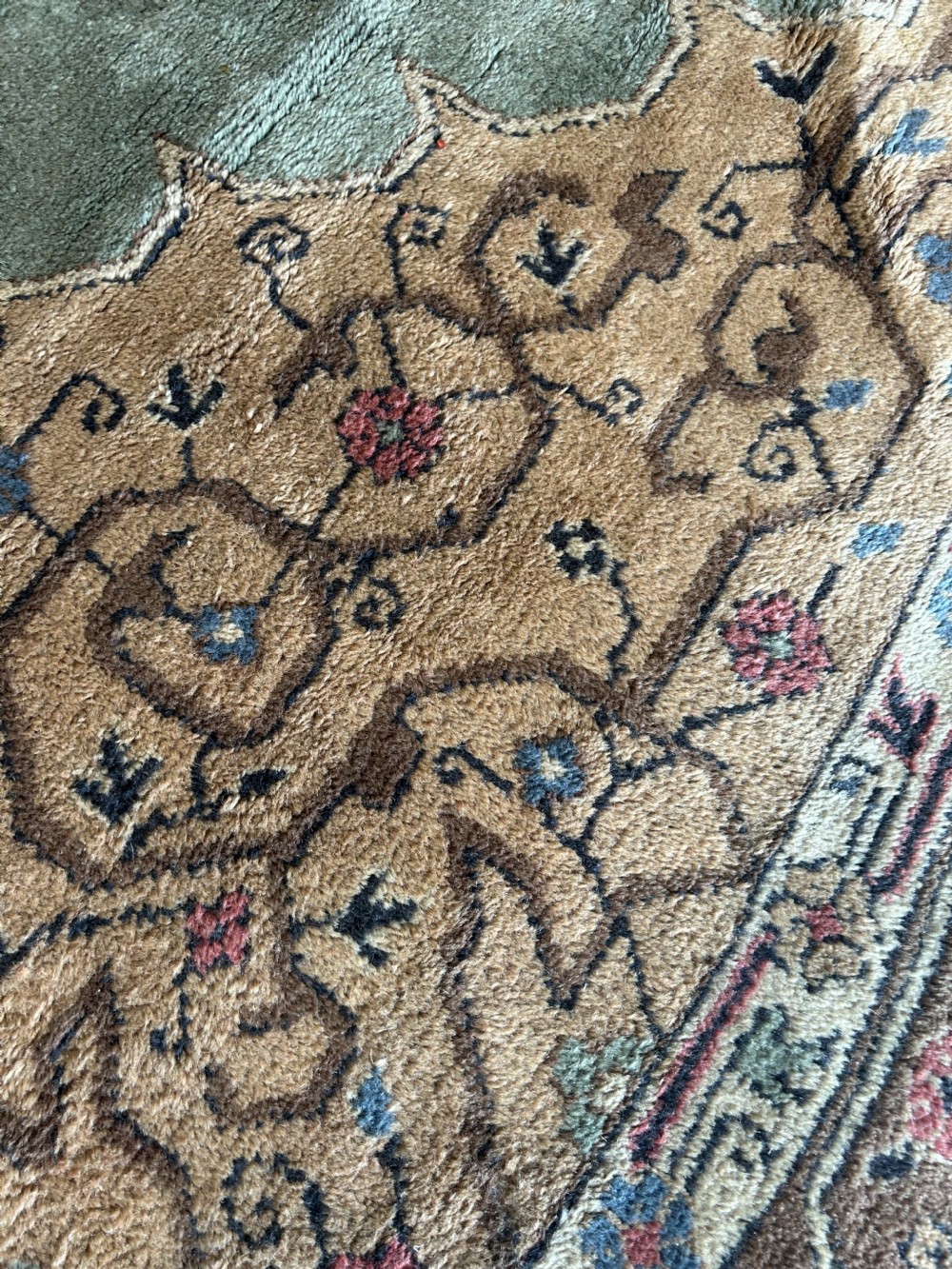 Oushak Carpet, West Anatolia, Circa 1900, 3.62m x 3.20m View V