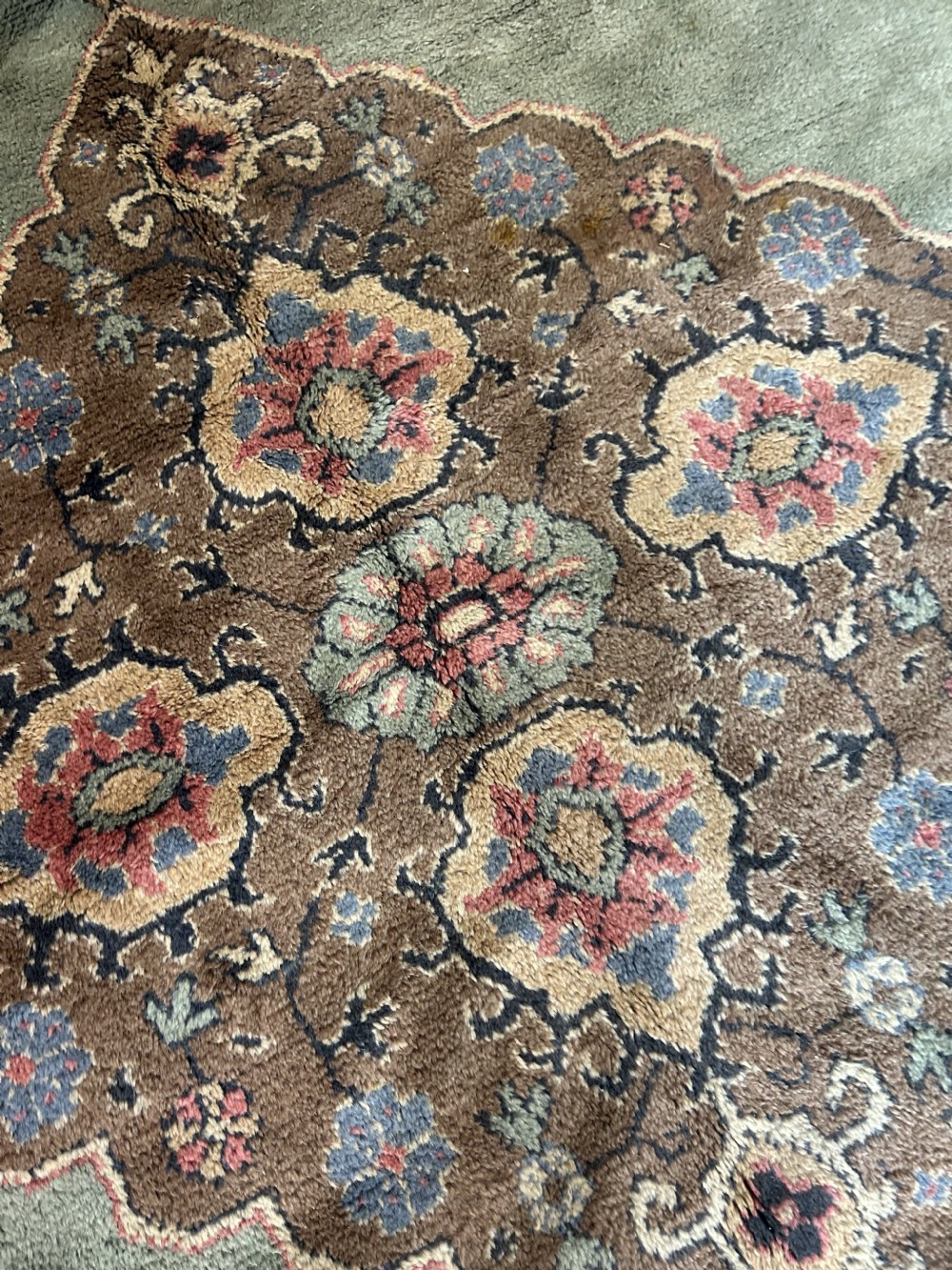 Oushak Carpet, West Anatolia, Circa 1900, 3.62m x 3.20m View IX