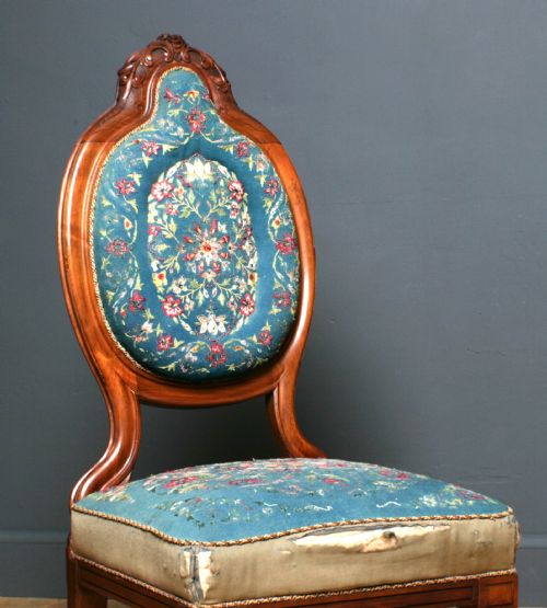 ATTRACTIVE ANTIQUE VICTORIAN UPHOLSTERED MAHOGANY FIRESIDE NURSING CHAIR - ADDITIONAL PHOTO 8