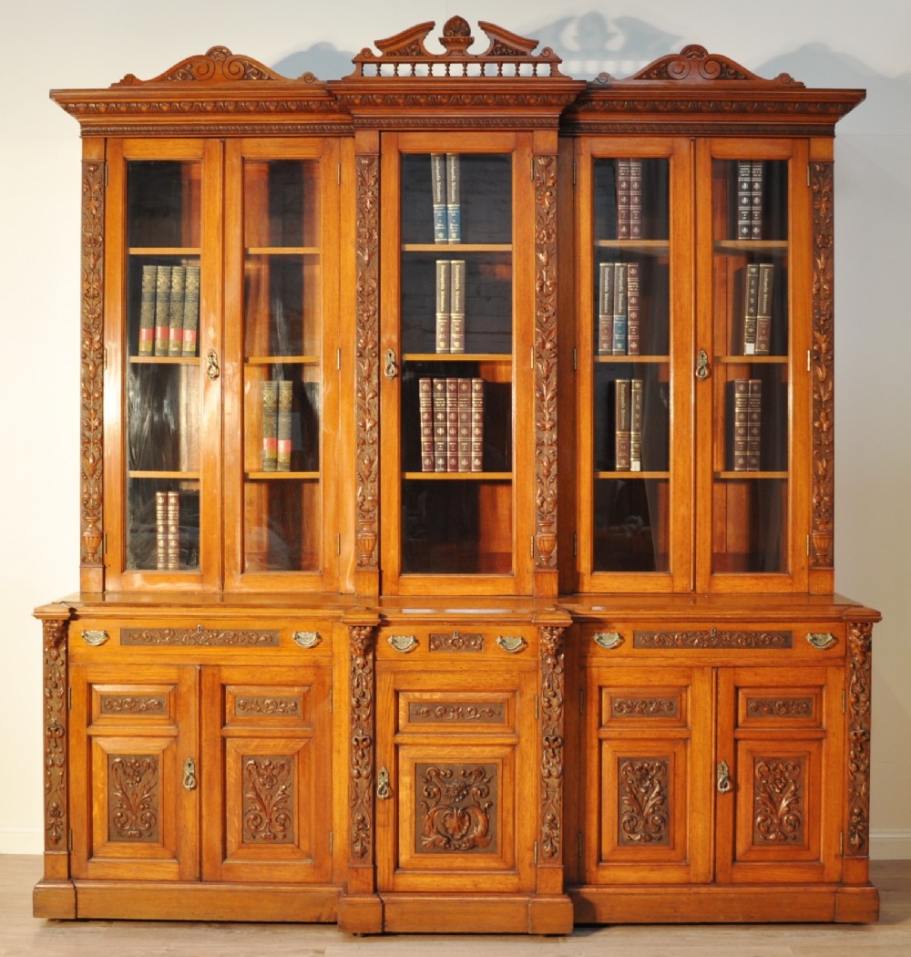 QUALITY VERY LARGE ANTIQUE VICTORIAN CARVED OAK GLAZED 5 DOOR BOOKCASE CABINET