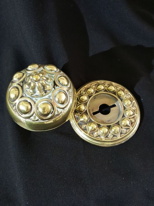BRASS VICTORIAN GOTHIC SINGLE DOOR KNOB - ADDITIONAL PHOTO 3