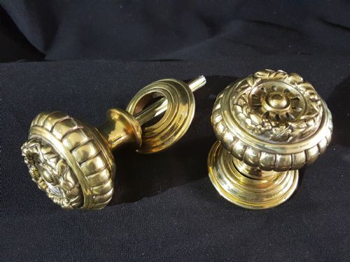PAIR OF REGENCY BRASS DOOR KNOBS - ADDITIONAL PHOTO 1