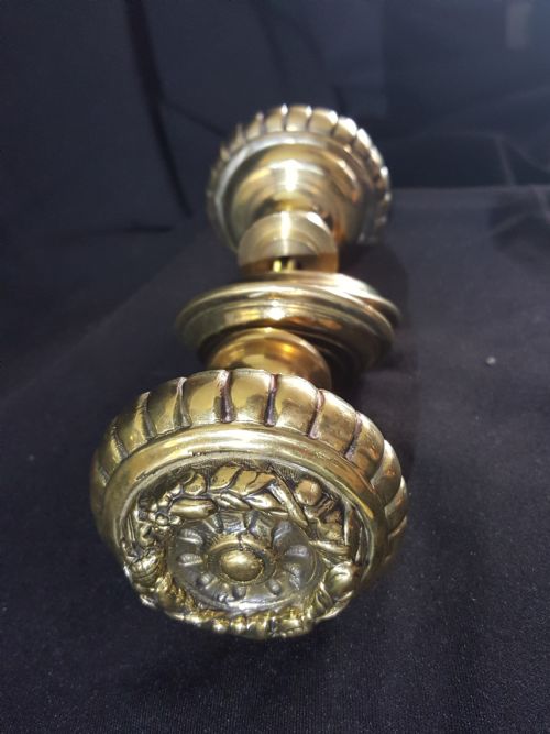 PAIR OF REGENCY BRASS DOOR KNOBS - ADDITIONAL PHOTO 5