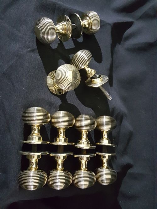 SIX PAIRS OF VICTORIAN BRASS DOOR KNOBS - ADDITIONAL PHOTO 4