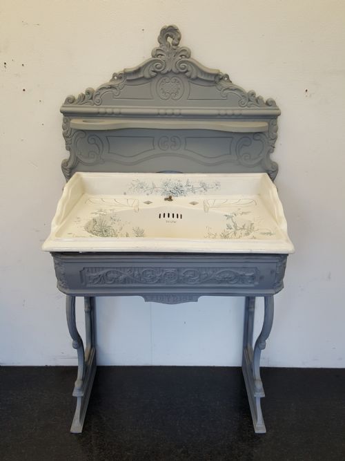 victorian cast iron sink stand chrysanthemum design basin - CATEGORY: ANTIQUE FURNITURE - DATED VICTORIAN