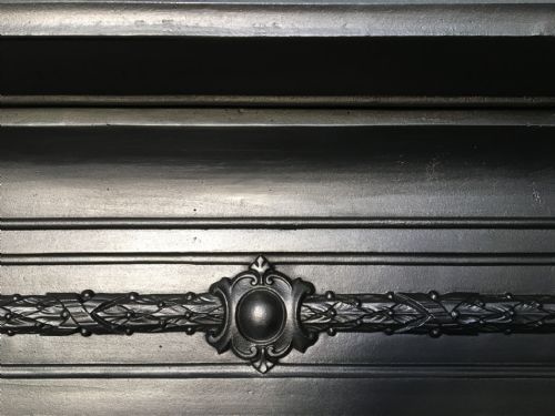 VICTORIAN CAST IRON FIRE SURROUND - ADDITIONAL PHOTO 4