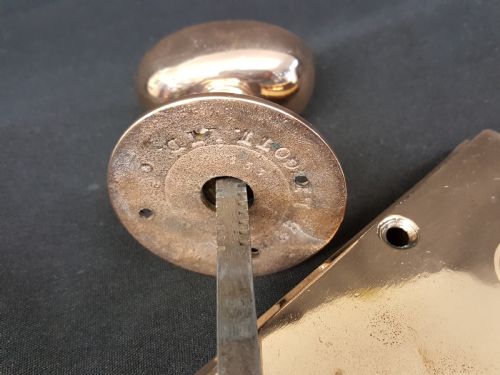 COLLECTION OF EDWARDIAN BRONZE LOCKS KEEPS DOOR KNOBS KEYS - ADDITIONAL PHOTO 1
