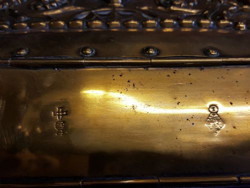VICTORIAN BRASS ORNATE COAL SCUTTLE BUCKET - ADDITIONAL PHOTO 2