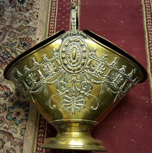 VICTORIAN BRASS ORNATE COAL SCUTTLE BUCKET - ADDITIONAL PHOTO 5