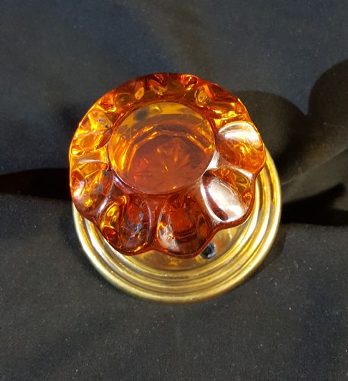 VICTORIAN AMBER GLASS CENTER DOOR KNOB - ADDITIONAL PHOTO 4