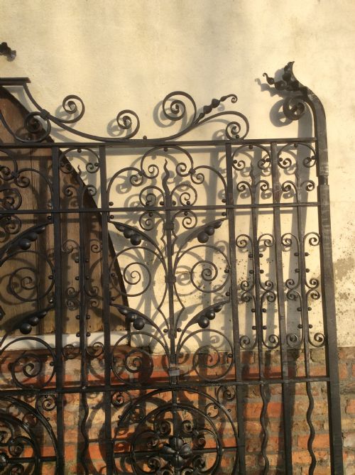 SA061 VICTORIAN WROUGHT IRON GATES 8 FOOT 4 X 12 FOOT - ADDITIONAL PHOTO 3