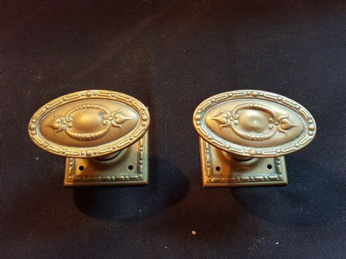 ONE PAIR OF REGENCY BRASS DOOR KNOBS - ADDITIONAL PHOTO 4
