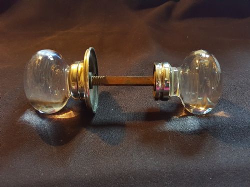 ONE PAIR OF VICTORIAN CLEAR GLASS RIMLOCK DOOR KNOBS - ADDITIONAL PHOTO 2