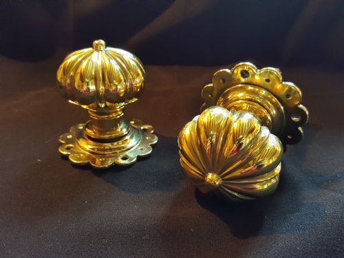 one pair of victorian brass door knobs - CATEGORY: ANTIQUE MISCELLANEOUS - DATED VICTORIAN
