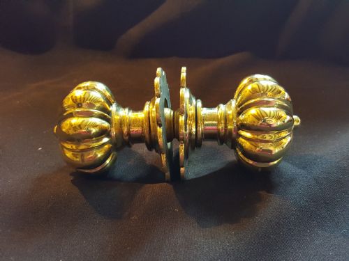 ONE PAIR OF VICTORIAN BRASS DOOR KNOBS - ADDITIONAL PHOTO 2