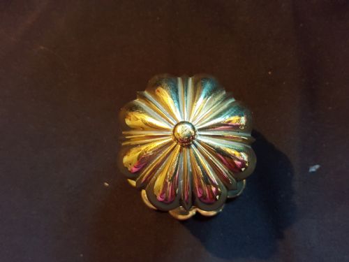 ONE PAIR OF VICTORIAN BRASS DOOR KNOBS - ADDITIONAL PHOTO 4