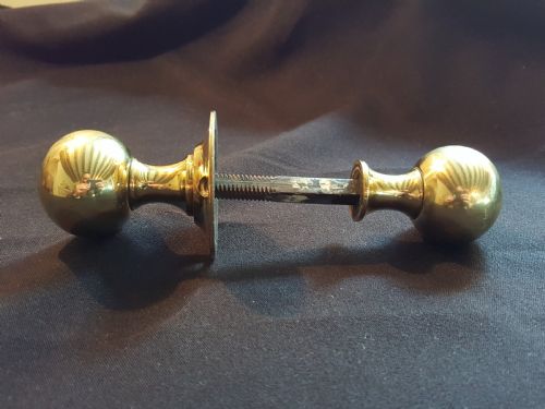 ONE PAIR OF EDWARDIAN BRASS RIMLOCK DOOR KNOBS - ADDITIONAL PHOTO 2